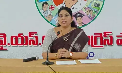 ఎన్టీఆర్ పై చెప్పులు వేసిన చంద్రబాబు క్షమాపణ చెప్పాలి.. ఎమ్మెల్సీ వరుదు కళ్యాణి