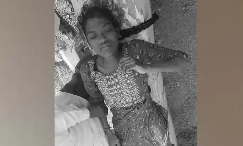 చెరువులోకి దూకి యువతి ఆత్మహత్య..