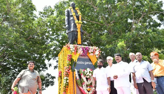 సాంఘిక చైతన్యానికి నిలువెత్తు స్ఫూర్తి సురవరం.. మంత్రులు శ్రీనివాస్ గౌడ్, నిరంజన్ రెడ్డి