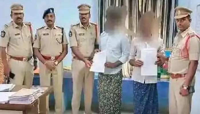 Kalyanadurgam: ఇద్దరిపై 3 నెలల బహిష్కరణ Kalyanadurgam: ఇద్దరిపై 3 నెలల బహిష్కరణ