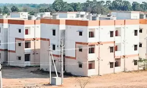 అసాంఘిక కార్యక్రమాలకు అడ్డాలుగా డబుల్ ఇండ్లు.. పట్టించుకోని అధికారులు