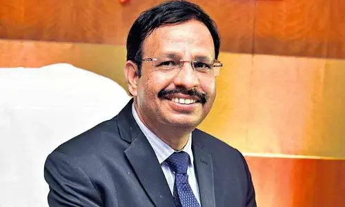 మొబైల్ ఫోన్ మాయాజాలం.. ఇలాంటి ప్రమాదాలే జరుగుతాయి.. సజ్జనార్ ట్వీట్ వైరల్