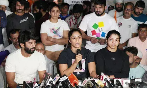 పార్లమెంట్ ముందు మహాపంచాయత్‌కు రెజ్లర్ల పిలుపు