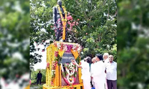 సాంఘీక చైతన్యానికి నిలువెత్తు స్ఫూర్తి సురవరం
