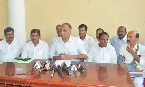 దశాబ్ధి ఉత్సవాలు.. ప్రతిపక్షాలకు మింగుడు పడటం లేదు : మంత్రి హరీష్ రావు