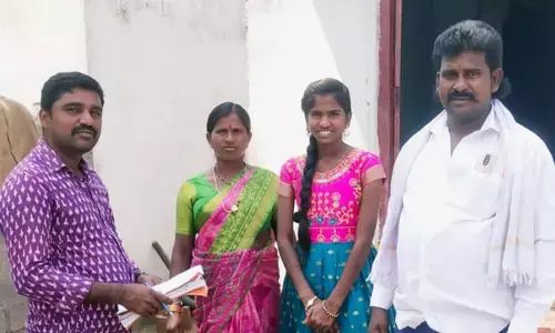 అడ్మిషన్ల కోసం గ్రామాల బాట..