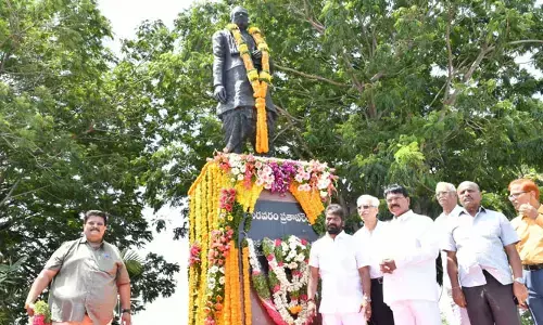 సాంఘిక చైతన్యానికి నిలువెత్తు స్ఫూర్తి సురవరం.. మంత్రులు శ్రీనివాస్ గౌడ్, నిరంజన్ రెడ్డి