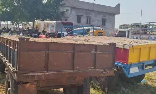 అక్రమంగా ఇసుక తరలిస్తున్న ట్రాక్టర్ పట్టివేత..