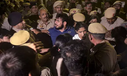 ఎంత చెప్పినా వినకుండా రెజ్లర్లు చట్టాన్ని ఉల్లంఘించారు: ఢిల్లీ పోలీసులు