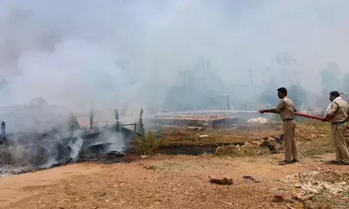 ప్రమాదవశాత్తు ఇళ్లు దగ్ధం