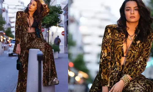 Exquisite Poses Of Surveen Chawla