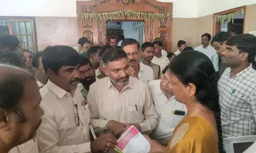 1998 డీఎస్సీ క్వాలిఫైడ్ అభ్యర్థులకు ఉద్యోగాలివ్వాలి.. మంత్రి సబితకు డీఎస్సీ సాధన సమితి వినతి