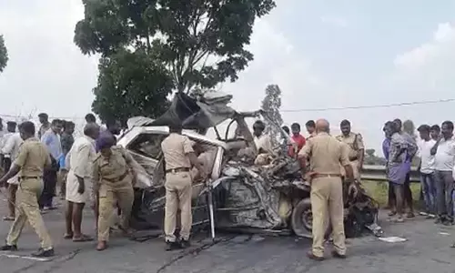 కర్ణాటకలో ఘోర రోడ్డు ప్రమాదం