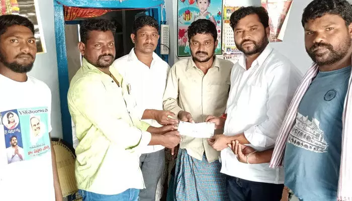 అధైర్య పడకండి.. అండగా ఉంటాం: ఏపూరి సోమన్న అధైర్య పడకండి.. అండగా ఉంటాం: ఏపూరి సోమన్న