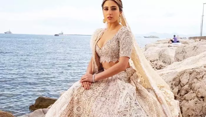 Sara Ali Khan : వాళ్లిద్దరితోనే ఆ పని చేయాలనుంది.. మాటల్లో చెప్పలేనంత ఇష్టం Sara Ali Khan : వాళ్లిద్దరితోనే ఆ పని చేయాలనుంది.. మాటల్లో చెప్పలేనంత ఇష్టం