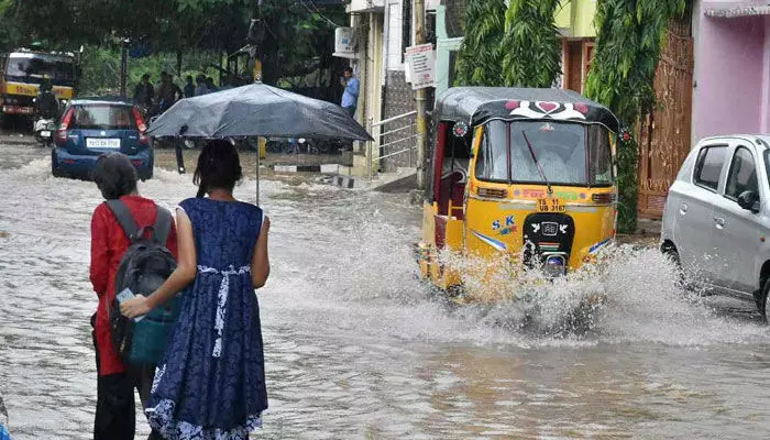 ALERT : మూడు రోజులు వర్షాలు..! ఆ జిల్లాలకు ఎల్లో అలర్ట్ ALERT : మూడు రోజులు వర్షాలు..! ఆ జిల్లాలకు ఎల్లో అలర్ట్
