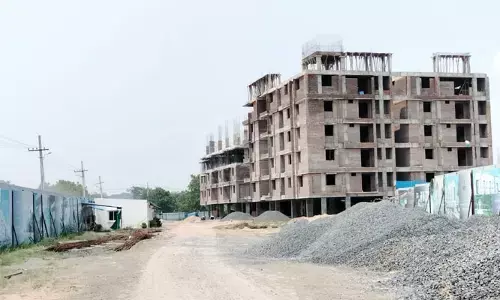 కొత్తగూడెంలో ఇష్టారాజ్యంగా నిర్మాణాలు...