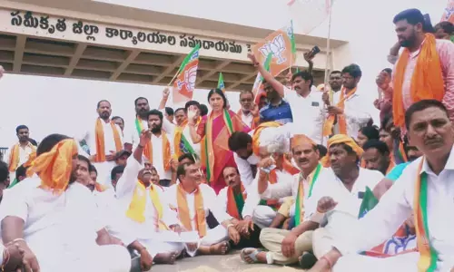 అన్నదాతలకు అండగా.. కడదాక బీజేపీ పోరాటం : మాజీ ఎమ్మెల్యే గుజ్జుల రామక్రిష్ణారెడ్డి