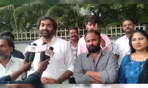 పవన్ కల్యాణ్ పై అభ్యంతరకర బ్యానర్లను తొలగించాలని ఎస్పీకి ఫిర్యాదు