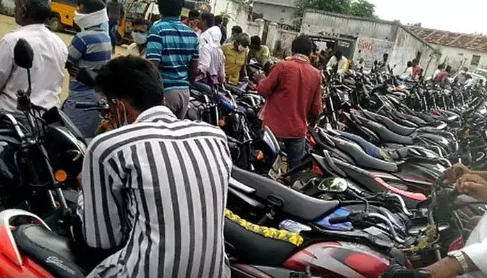 కాలాపత్తర్లో కార్డన్ సెర్చ్ కాలాపత్తర్లో కార్డన్ సెర్చ్