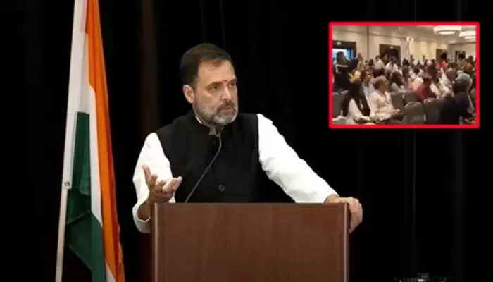 రాహుల్ పాల్గొన్న సభలో భారత జాతీయ గీతానికి ఘోర అవమానం (వీడియో) రాహుల్ పాల్గొన్న సభలో భారత జాతీయ గీతానికి ఘోర అవమానం (వీడియో)