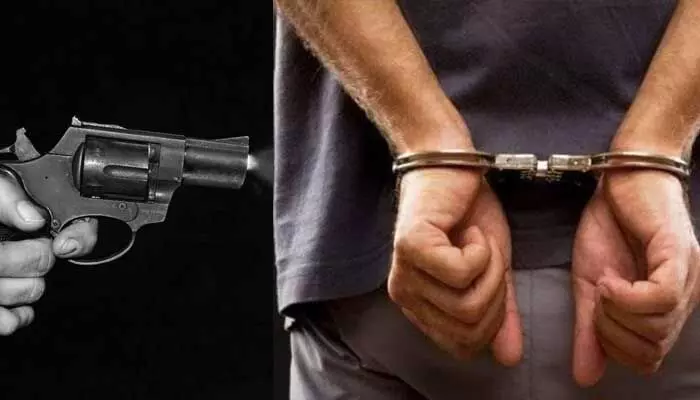 Breaking: విశాఖలో సుపారీ గ్యాంగ్ అరెస్ట్.. తుపాకులు, కత్తులు స్వాధీనం Breaking: విశాఖలో సుపారీ గ్యాంగ్ అరెస్ట్.. తుపాకులు, కత్తులు స్వాధీనం