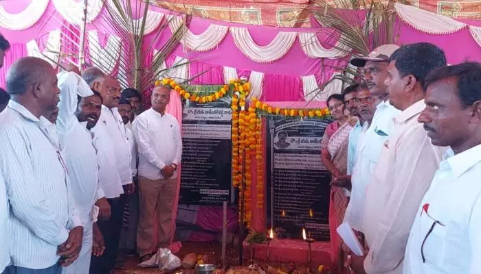 గ్రామాల అభివృద్ధికి ప్రభుత్వం పెద్దపీట: ఎమ్మెల్యే ఎస్.రాజేందర్ రెడ్డి గ్రామాల అభివృద్ధికి ప్రభుత్వం పెద్దపీట: ఎమ్మెల్యే ఎస్.రాజేందర్ రెడ్డి