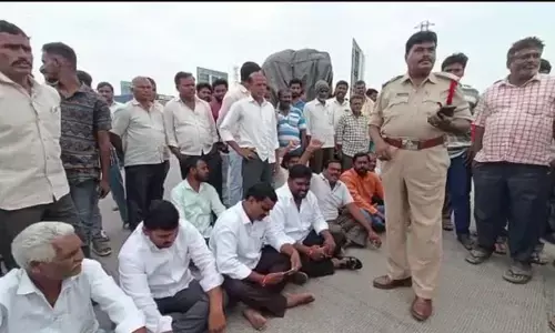 ధాన్యం కొనుగోలులో ఆలస్యంపై అన్నదాతల ఆగ్రహం