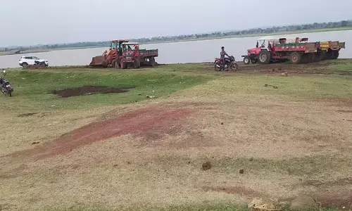 సర్పంపల్లి ప్రాజెక్టులో మట్టి దొంగలు
