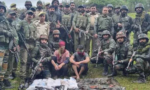 సరిహద్దుల్లో ముగ్గురు ఉగ్రవాదుల పట్టివేత