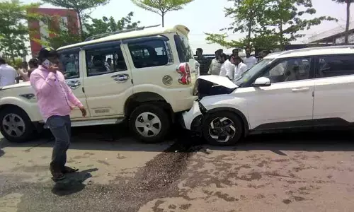 ఎమ్మెల్యే జీవన్ రెడ్డి కాన్వాయ్‌లో ప్రమాదం.. ముగ్గురికి గాయాలు