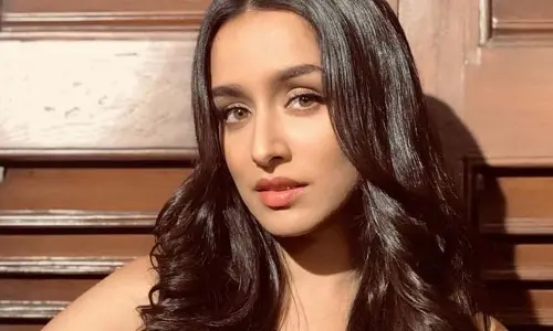 Shraddha Kapoor క్యారెక్టర్‌పై డైరెక్టర్ ఇంట్రెస్టింగ్ కామెంట్స్.. వద్దన్నా ఫోన్ చేస్తుందట