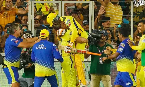 IPL FINAL: చెన్నై గెలుపునకు కారణం ఇతడే.. చూస్తే నవ్వాపుకోలేరు (వీడియో)