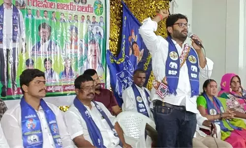 గిరిజన బతుకులు పెనం మీద నుంచి పొయ్యిలో పడ్డయ్:  వెంకటేష్ చౌహాన్ నాయక్