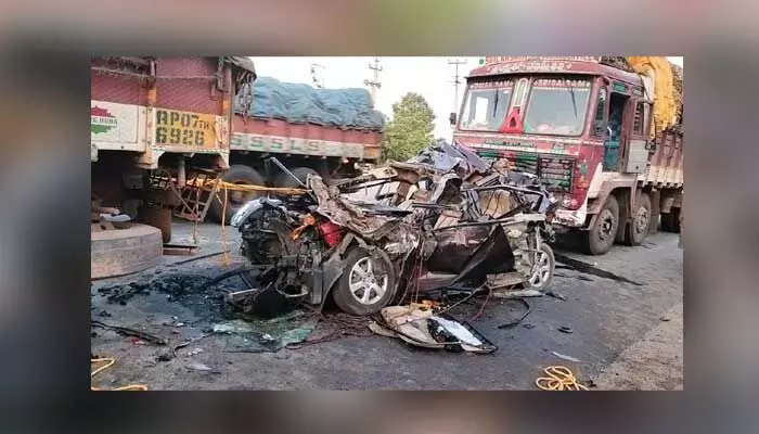 ఘోర రోడ్డు ప్రమాదం.. దైవ దర్శనానికి వెళ్తూ అనంత లోకాలకు: ఘోర రోడ్డు ప్రమాదం.. దైవ దర్శనానికి వెళ్తూ అనంత లోకాలకు: