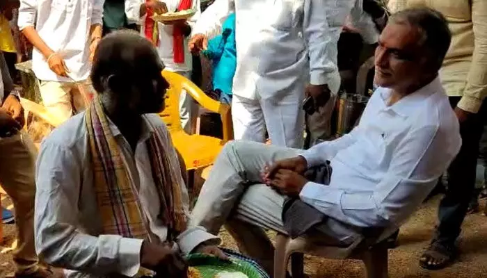 కిషన్ అన్న నాకు వందకు ఎన్ని ఓట్లు వేస్తారే.. మంత్రి హరీష్ రావు కిషన్ అన్న నాకు వందకు ఎన్ని ఓట్లు వేస్తారే.. మంత్రి హరీష్ రావు