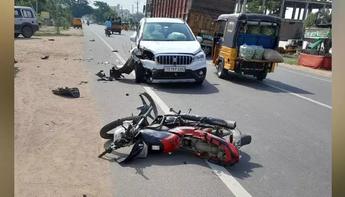 రోడ్డు ప్రమాదంలో వ్యక్తి మృతి.. రోడ్డు ప్రమాదంలో వ్యక్తి మృతి..