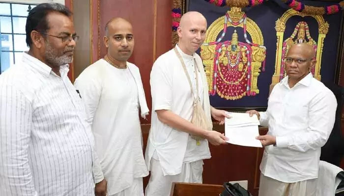 Tirupati: టీటీడీ ట్రస్టులకు రూ.7.64 లక్షలు విరాళం Tirupati: టీటీడీ ట్రస్టులకు రూ.7.64 లక్షలు విరాళం