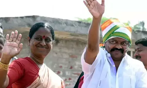కార్యకర్తలను టచ్ చేస్తే క్రేన్‌కు వేలాడదీస్తా.. కొండా మురళి సెన్సేషనల్ కామెంట్స్