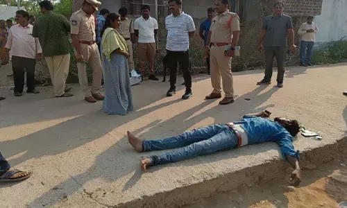 సూర్యాపేటలో అనుమానస్పద స్థితిలో వ్యక్తి మృతి
