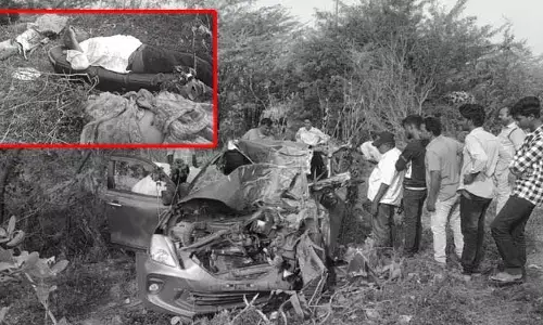 బ్రేకింగ్ : ఆర్టీసీ బస్సును ఢీకొన్న కారు.. ముగ్గురు స్పాట్ డెడ్