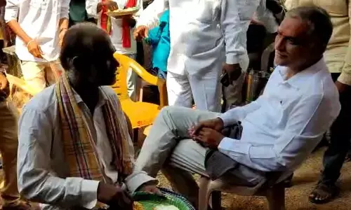 కిషన్ అన్న నాకు వందకు ఎన్ని ఓట్లు వేస్తారే.. మంత్రి హరీష్ రావు
