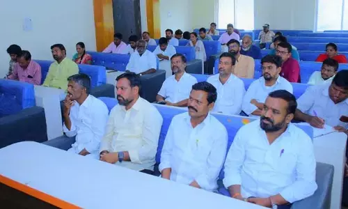 మహిళా ప్రజాప్రతినిధుల స్థానంలో భర్తల హాజరు..!