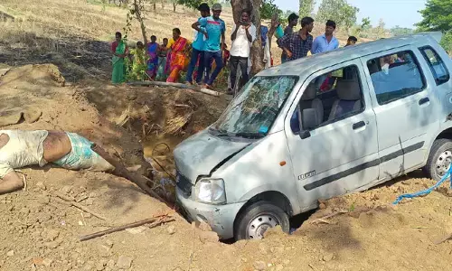 కారు ఢీ కొని కూలి మృతి..