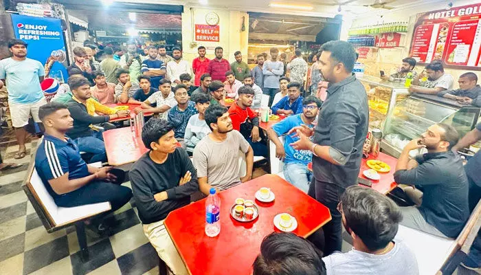 ఉద్యోగ అవకాశాల పై యువతతో చర్చ.. ఉద్యోగ అవకాశాల పై యువతతో చర్చ..