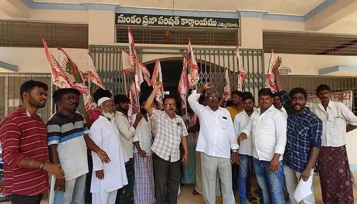 Yemmiganur: దైవందిన్నెలో తాగునీటికి కటకట