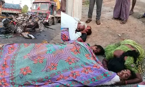 అయ్యో ఆ కుటుంబానికి దిక్కెవరు.. చీకట్లు నింపిన రోడ్డు ప్రమాదం