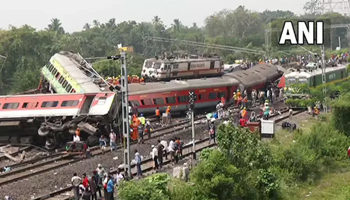 Coromandel express accident  :కోరమండల్ రైలు ప్రమాదం ఎలా జరిగిందంటే..?