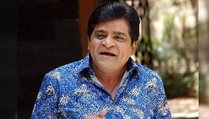 షాక్లో సినీ ఇండస్ట్రీ.. పెద్ద ప్రమాదం నుంచి బయటపడ్డ ఆలీ కుటుంబం! షాక్లో సినీ ఇండస్ట్రీ.. పెద్ద ప్రమాదం నుంచి బయటపడ్డ ఆలీ కుటుంబం!