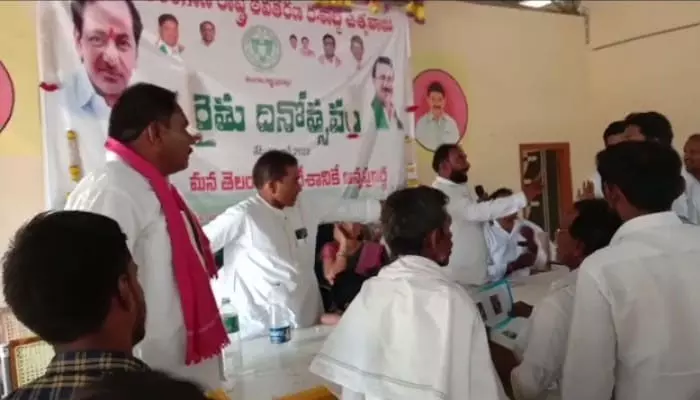 రైతు వేదికలో రుణమాఫీ లొల్లి..! రైతు వేదికలో రుణమాఫీ లొల్లి..!